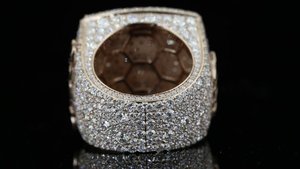 Anillo de fiesta de lujo con letras personalizadas en plata de ley 925 con pavé de diamantes de moissanita VVS para unisex. - Product Image 4