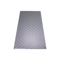 Panneau en aluminium alvéolé gaufré triangulaire bicolore argenté 5052 de 5 mm à 20 mm avec AA15 pour salle d'exposition technologique et installations sportives