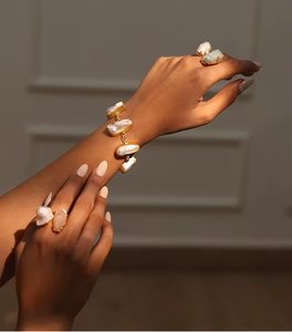 Bracelet en perles mates luxueuses pour femmes, fait à la main, sophistiqué, élégant, bijou parfait pour le port quotidien et les cadeaux - Product Image 6