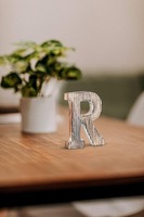 Lettres d'alphabet en bois personnalisées, tendance et durables, style Art Déco, pour mariage et Diwali, fournisseur en gros en Inde FAIZA