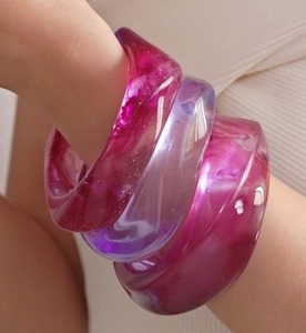 Modernos Brazaletes de Resina para Mujer, Cómodos, Elegantes, Impermeables, Colores Personalizados, Joyería de Estilo Adorable para Fiestas - Product Image 4