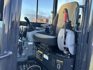 Excavatrice compacte JOHNN DERE 60G 2023 avec cabine et climatisation, moteur diesel refroidi par liquide 3 cylindres 23 CV 2022 - Product Image 2