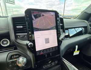 Camioneta Usada REBELS CREW 4X4 2025, Motor Turbo, Transmisión Automática, Asientos de Cuero, Techo Panorámico, Volante a la Izquierda, Buen Estado - Product Image 4