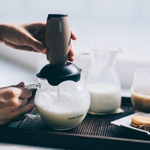 Espumador de Leche y Crema HARIO Metal de 2 Piezas, Modelo CQT 45BR, Color Marrón, con Mango de PP para Cappuccino y Latte, Fácil de Limpiar, Apto para Horno - Product Image 6