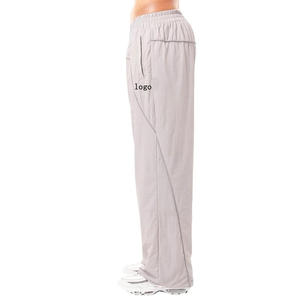 Conjunto de pantalones cortavientos con logotipo personalizado, chaqueta de exterior de último estilo con características transpirables, chándales impermeables - Product Image 5