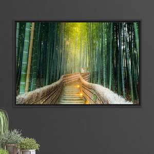 ภาพพิมพ์บนผ้าใบป่าไผ่ใต้แสงแดด: ของตกแต่งสไตล์เซนญี่ปุ่นที่เงียบสงบ ผ้าใบกรอบสีดำ - Product Image 1
