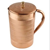 Pichet en cuivre pur de grande taille de qualité solide de conception antique d'or Pichet en métal haut de gamme pour l'eau potable