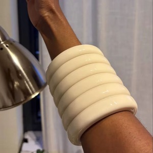 Bracelets et joncs en résine pour femmes, nouvelle collection, bijoux de style ange pour les fêtes et les mariages, haute qualité - Product Image 4