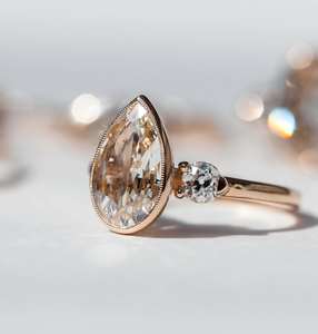 8x12mm poire coupe Moissanite trois pierres bague de lunette | Bague de fiançailles en or rose | Bijoux fins personnalisé argent or OEM - Product Image 4