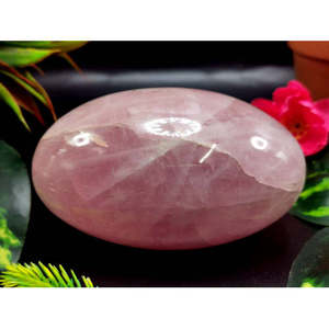Magnifique Lingam/Shivling en quartz rose naturel - Énergie/Reiki/Thérapie par cristaux - Longueur de 3,6 pouces (9 cm) et 550 g (1,21 lb) - Product Image 3
