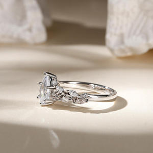 แหวนมอยซาไนต์ทรงลูกแพร์เจลิยา ทำจากเงินสเตอร์ลิง - Product Image 5