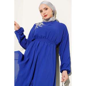 Robe modeste en mousseline de soie ceinturée à col de pierre en Saxe - Product Image 3