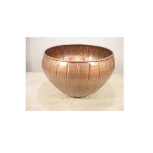 Bol de tuyau d'arrosage en cuivre fini martelé doré pour la maison, le jardin et les plantes. - Product Image 3