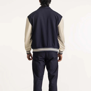 Veste universitaire d'hiver pour homme personnalisée avec broderie, en laine et polyester, design à lettres rouges - Product Image 4