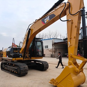 Excavatrice sur chenilles Caterpillar 320D d'occasion, modèle 2023, origine Allemagne, certifiée, avec moteur, boîte de vitesses et pompe inclus. - Product Image 2