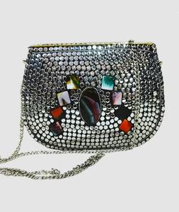 กระเป๋าคลัทช์สำหรับออกงานสีเงินโบฮีเมียนแนววินเทจสุดหรูสไตล์อินเดียทำด้วยมือ - Product Image 4