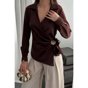 Blusa de Satén Marrón con Detalle de Botones - Marrón - Product Image 5