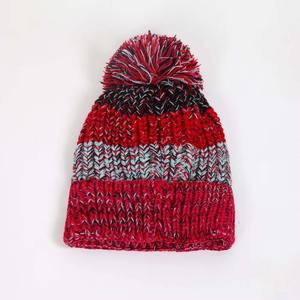 Bonnet en tricot dernier modèle tendance avec logo personnalisé imprimé sur tout le pourtour Vente en gros Bonnet à revers pour hommes - Product Image 2