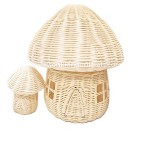 Đồ chơi thủ công trong hình dạng của một ngôi nhà nấm trên bàn Sản phẩm làm bằng mây - Product Image 4