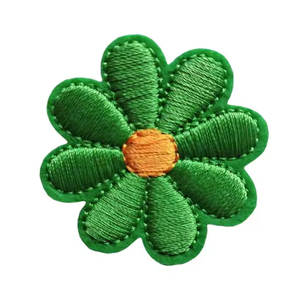 Écologique personnalisé patchs brodés Designer Badges dans le fer sur le style gaufré à bas prix pour les vêtements - Product Image 3