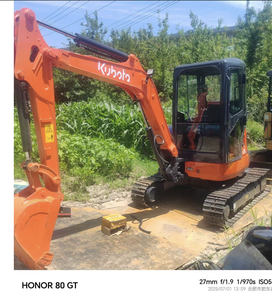 Excavadora usada Kubota U35 de 3.5 toneladas, modelo 2023, con pocas horas de uso, en buen estado, tipo mini excavadora sobre orugas. - Product Image 6