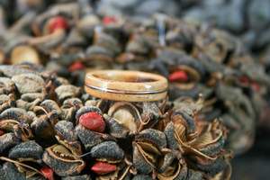 Bague en bois fait main-Bague en bois de hêtre-Design spécial-Cadeau pour elle et lui - Product Image 3