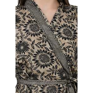 Elegant Floral Silk Blend Kimono Robe Soft <b>Hand</b>-<b>Stitched</b> Sari Fabric Bathing Robe with Animal Print for Families for Homewear - Product Image 2