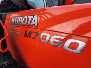 Tracteur Kubota 71HP M7060 pas cher avec chargeur frontal, haute performance, 4 roues motrices, pour machines agricoles, fabriqué en Thaïlande - Product Image 3