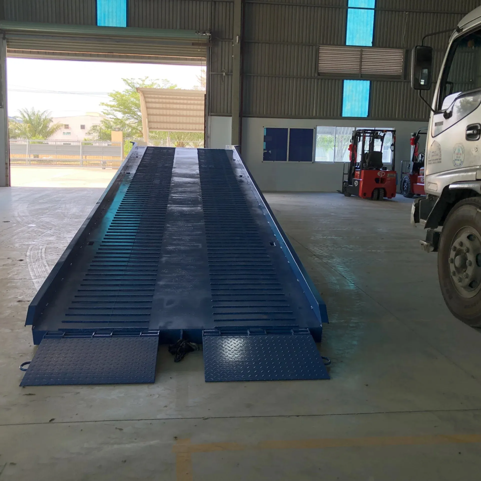 CE-Zertifizierung 10T-S gabelstapler rampe mobile Ladestation komfortabel kombiniert mit Containerboden aus Vietnam 1 Jahr Garantie