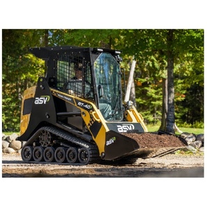 Invierta en el cargador multiterreno ASV RT-40, que ofrece una baja presión sobre el suelo de 3.5 psi para áreas de césped delicado. - Product Image 2