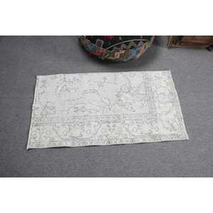 Alfombra Turca Vintage de 2x3.5 pies, Alfombra de Lana Blanca con Diseño Floral - Product Image 3