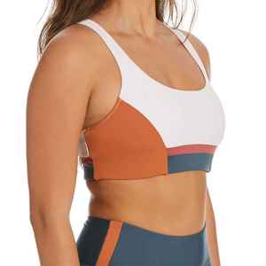 Conjunto de yoga para mujer de alta elasticidad, diseñado para un movimiento fluido, que ofrece comodidad transpirable para entrenamiento, ejercicio y actividades de gimnasio. - Product Image 4