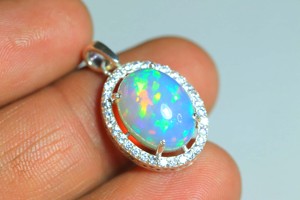 Opale éthiopienne Pendentif en argent sterling 925 Welo Cabochon d'opale de feu Bijoux en opale polie lisse Forme ovale en pierre - Product Image 4