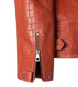 เสื้อแจ็คเก็ตสำหรับผู้ชาย หนังแกะ สีแดง แจ็คเก็ตหนังแท้ลายจระเข้ แฟชั่นหนังสุดฮิต ของขวัญ บริการ OEM - Product Image 6
