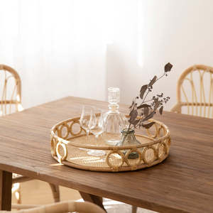 Bandeja Redonda de Mimbre Encantadora, Bandeja de Exhibición de Mimbre Tejida a Mano con Borde Calado, Organizador Versátil para Mesa de Centro - Product Image 5