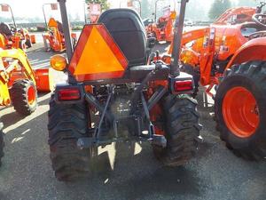 รถแทรกเตอร์ขนาดเล็กสำหรับ Kubota 2025 B2301HSD พร้อมส่วนประกอบกระปุกเกียร์ปั๊มเครื่องยนต์ที่จำเป็น - Product Image 3