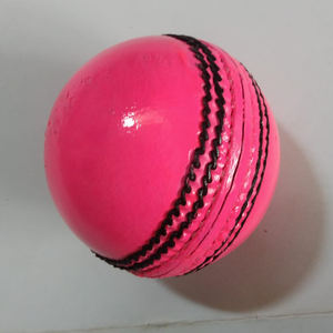 Pelota dura de Cricket hecha a mano profesional personalizada de alta calidad 2 piezas Pelota dura de Cricket de calidad superior Grillo de cuero puro - Product Image 1