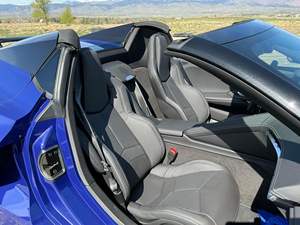 Corvette Stingray Cabriolet 2025, moteur V8 de 6,2 litres, pack performance Z51, couleur violet métallisé Hysteria - Product Image 5