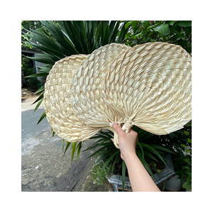 พัดด้วยมือทำจากไม้ไผ่เรียบพร้อมใบโพลีเอสเตอร์เหมือนผ้าไหมสำหรับการแสดงเต้นรำและอุปกรณ์ประกอบฉากบนเวทีต้นกำเนิดจากเวียดนาม - Product Image 2