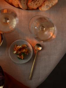 Modern Round Golden Stainless Steel <b>Spoon</b> With Long Handle For Dining Table Kitchen Serving Desserts And <b>Soups</b> - Product Image 3