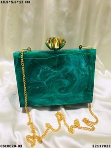 Nuevo Bolso de Mano y Bandolera de Diseño Artesanal para Novias y Damas de Honor de Craftstages International |   Bolso de Resina Hecho a Mano - Product Image 3