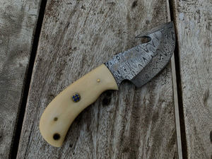 Cuchillo de caza Skinner de hoja de acero de Damasco hecho a mano con mango de hueso personalizable para proyectos de bricolaje OEM y Camping. - Product Image 3