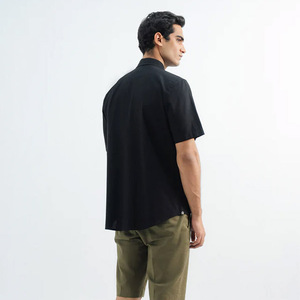 Chemise à quatre poches boutonnée à manches courtes pour hommes de qualité supérieure avec logo brodé sur mesure - Product Image 3