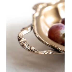 Platos de latón clásicos de inspiración vintage, hechos a mano por artesanos expertos. Pedidos de exportación y venta al por mayor disponibles. - Product Image 4