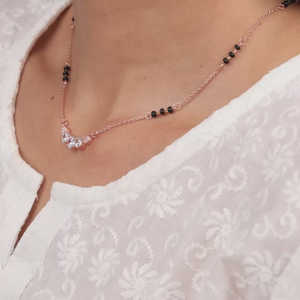 Collier de mariée en or rose et diamants, élégant et minimaliste, fait à la main, pour femmes - Product Image 2