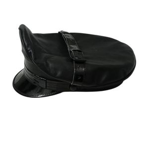 Esta es una gorra de motociclista Muir auténtica de cuero negro completo con visera. - Product Image 6