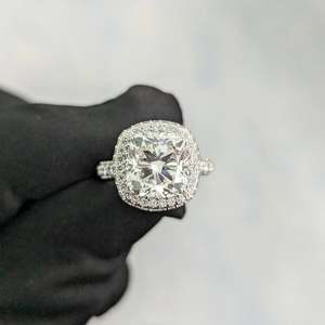 Bague de fiançailles halo en diamant de laboratoire certifié IGI 5,60 carats, taille coussin carrée, couleur D-E-F, clarté VVS - Product Image 1