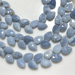 Vente en gros de perles briolettes en forme de poire et de feuille à facettes en opale bleue perles de pierres précieuses naturelles pour la fabrication de bijoux - Product Image 3