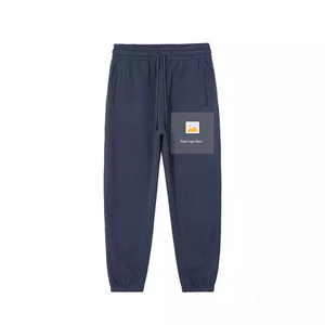 Una versión moderna del Jogger clásico, estos pantalones de chándal ofrecen un aspecto elegante y ajustado, perfecto para salidas informales o entrenamientos ligeros - Product Image 1