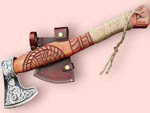 Hacha Tomahawk Artesanal de Acero con Alto Contenido de Carbono, Mango de Madera de Palisandro, Funda de Cuero, Personalizable, 1.5 kg, Multiusos para Camping - Product Image 5